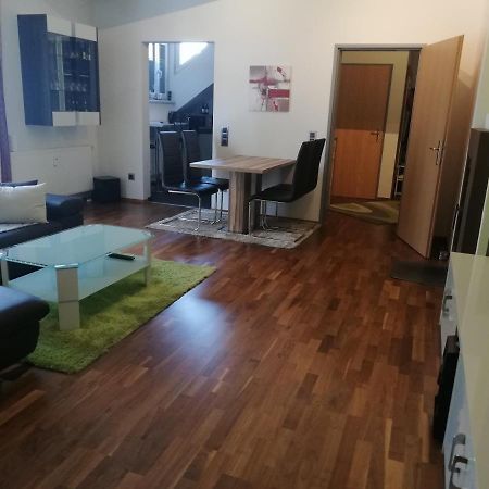 Klagenfurt'S Loft Apartment Klagenfurt am Woerthersee Bagian luar foto