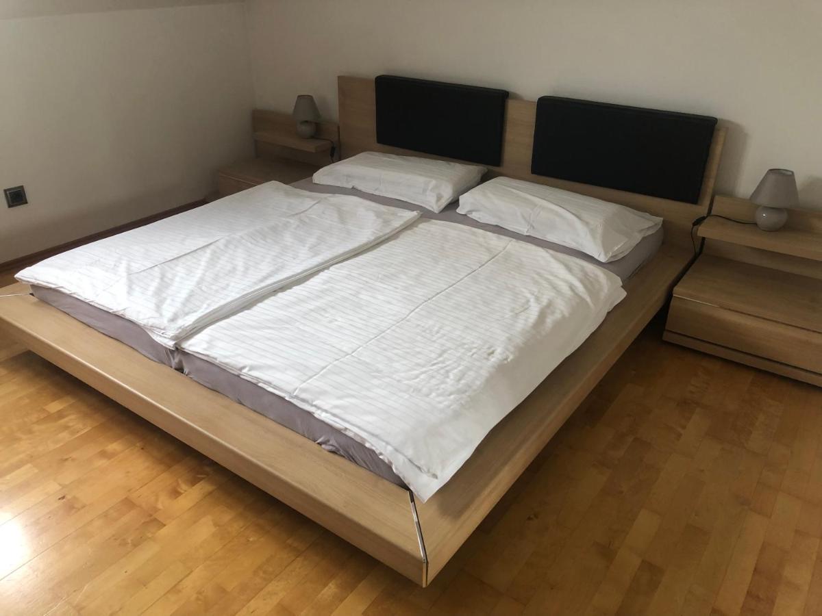 Klagenfurt'S Loft Apartment Klagenfurt am Woerthersee Bagian luar foto